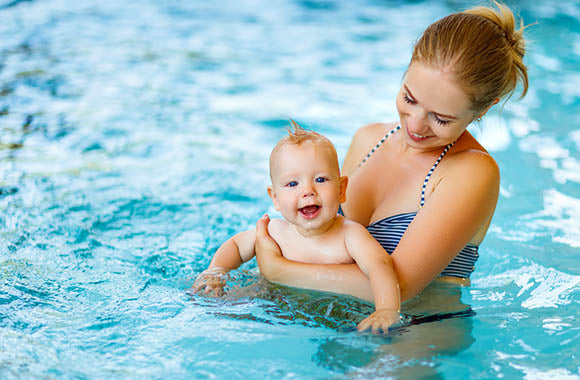 Bébé nageur : bénéfices et conseils