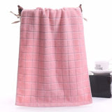 serviette de bain coton à carreaux rose